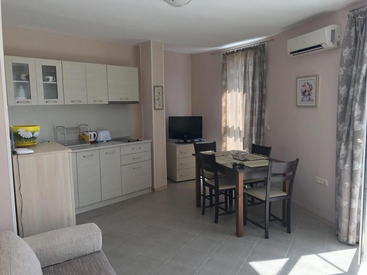 59 Kraybrezhna Apartment Pomorie Exterior foto